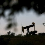 Страны ОПЕК договорились увеличить добычу нефти